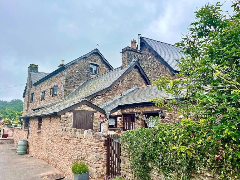 فيلا Stone Built Barn In A Beautiful Rural Setting Llangwm-Isaf المظهر الخارجي الصورة